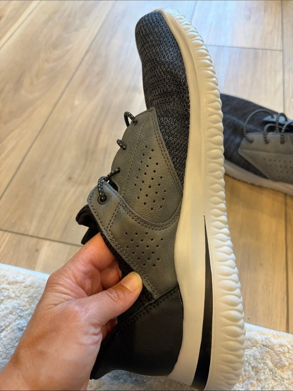 New Skechers Men's Black and Gray Lightweight Athletic Sneakers